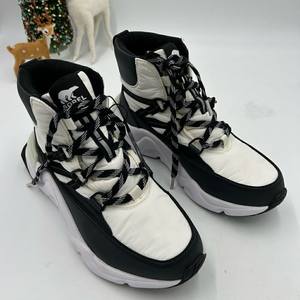 Women’s Sorel lace up insulated/waterproof boots size 8 - Picture 3 of 10